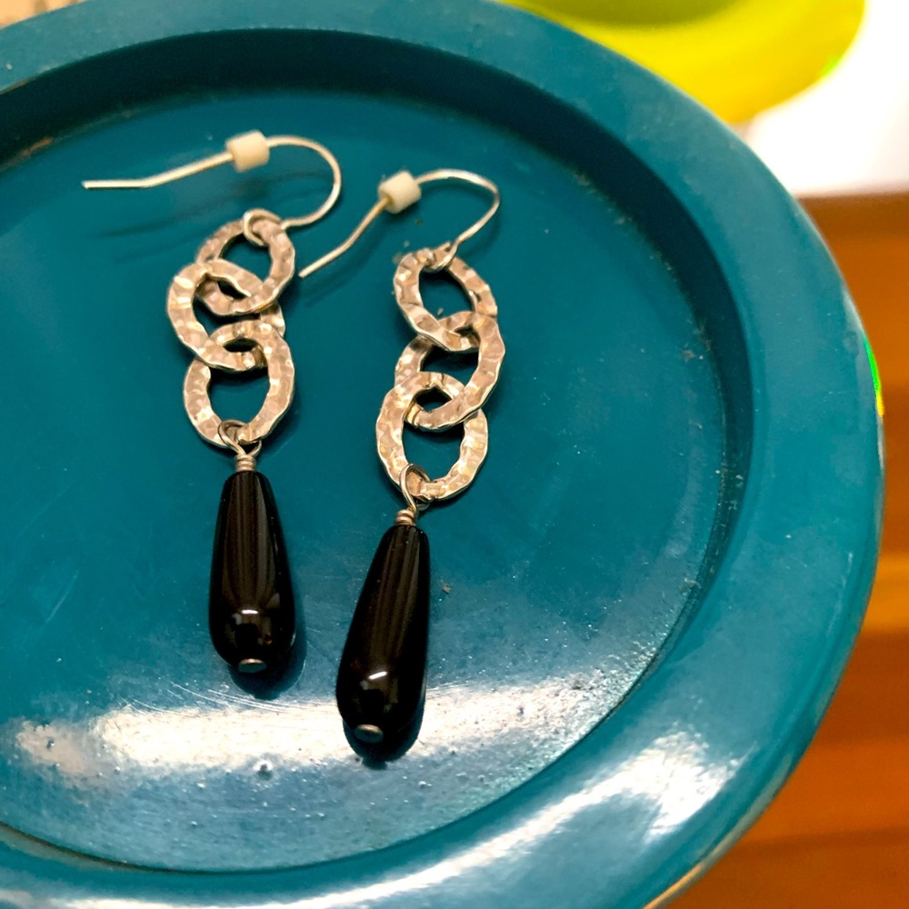 Silpada sterling silver dangling link earrings with black teardrop bead